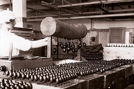 Chokladäggsproduktion 1925 Chokladäggsproduktion 1925